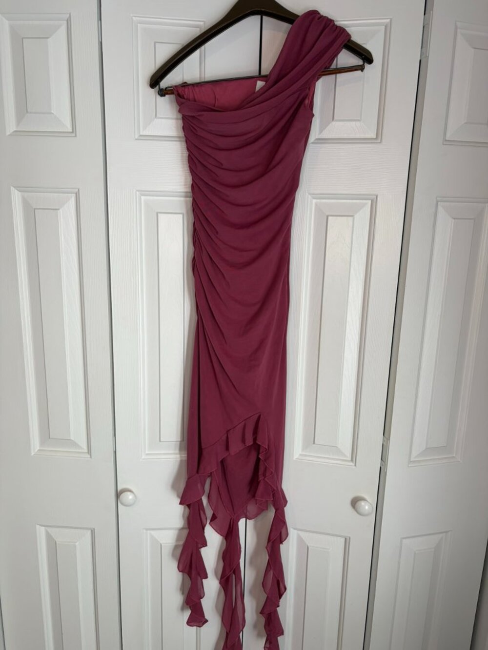 Hello Molly One-Shoulder Ruched Ruffle Dress - Picture 3 of 4